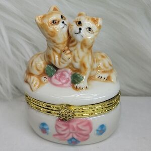 Vintage Ceramic Cat Trinket Box with Gold Accents With Sz8 Rings